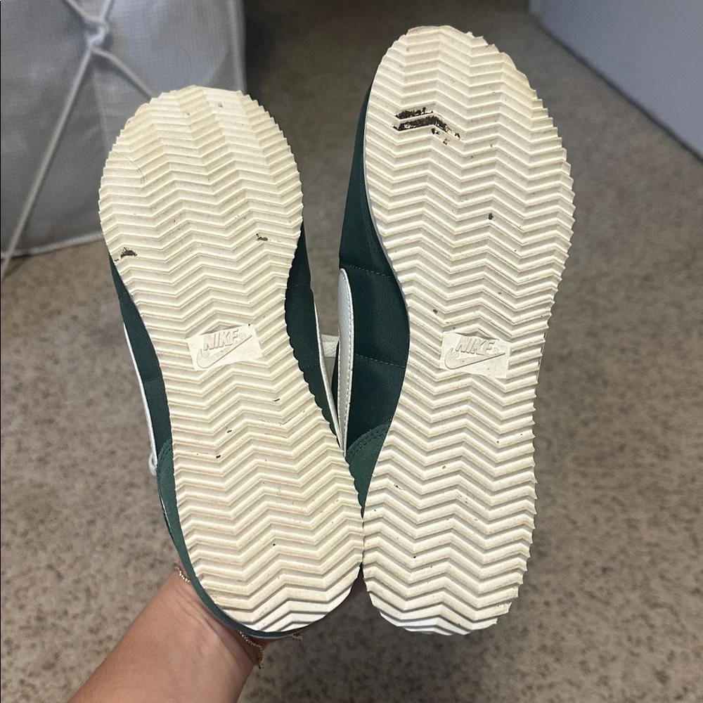 Like New - Nike Forest Green and White Sneakers